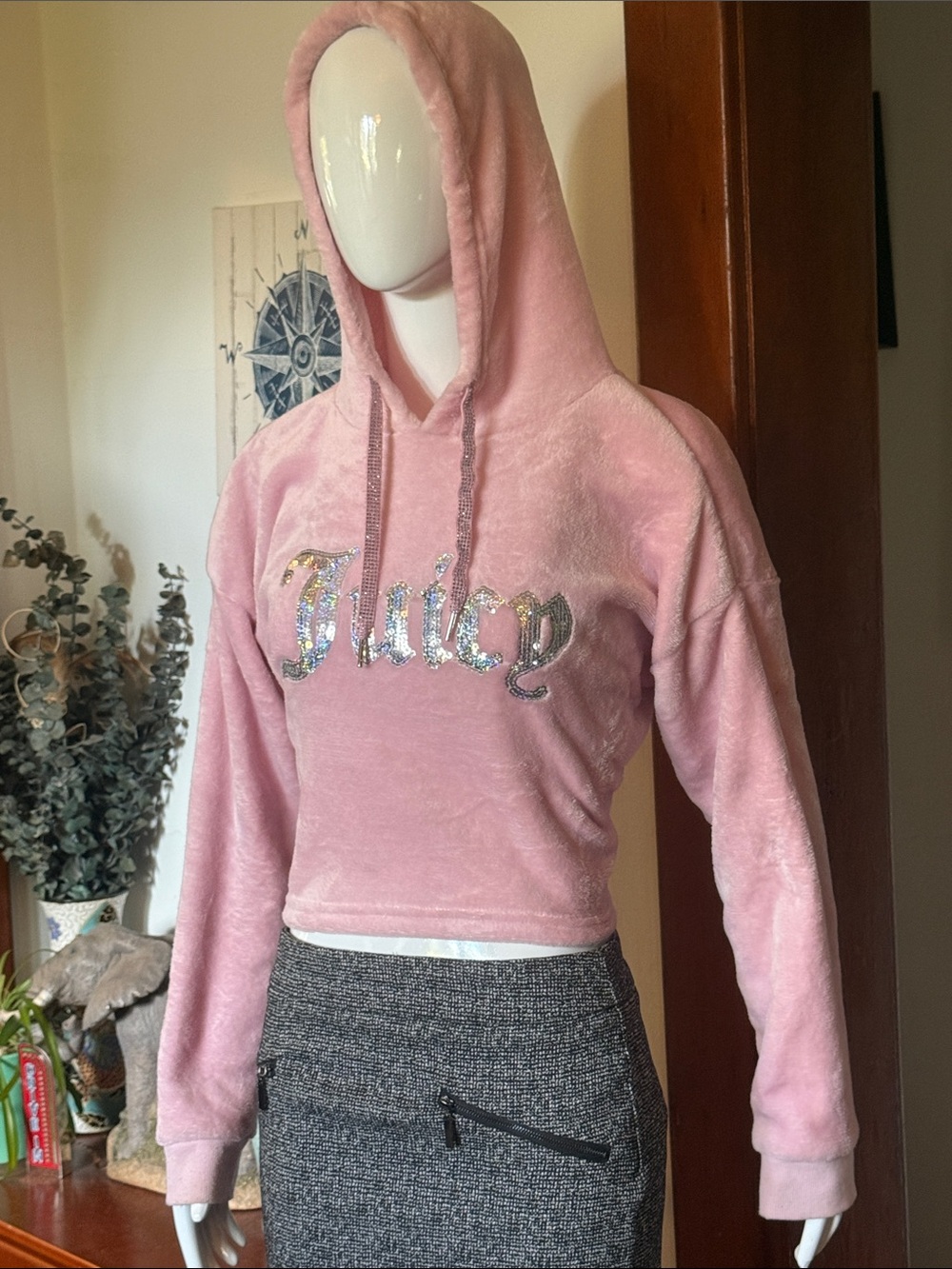Juicy Couture Pink Plush Cropped Hoodie size M, like new